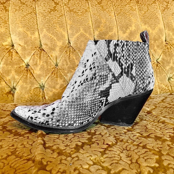 Jeffrey Campbell Shoes - Jeffrey Campbell snake boots 🐍
